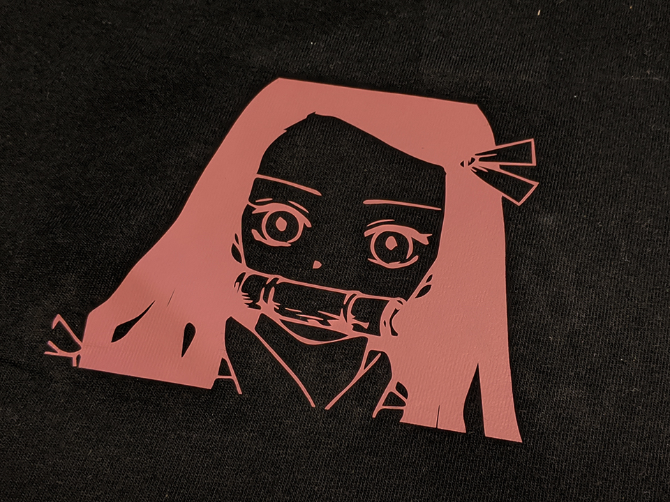 ユニクロの無地Tシャツにアイロンシートを貼り付け